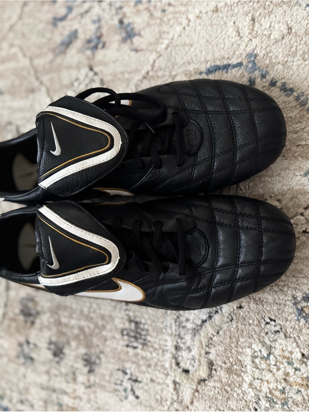 Nike Tiempo Men's Black Leather Soccer Cleats with White & Gold Accents Size 11 - Picture 5 of 6